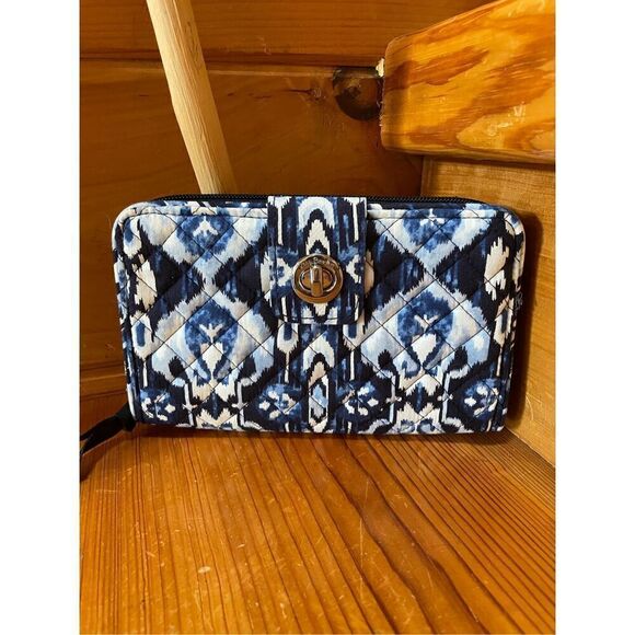 Vera Bradley RFID Turnlock Wallet - Picture 1 of 4